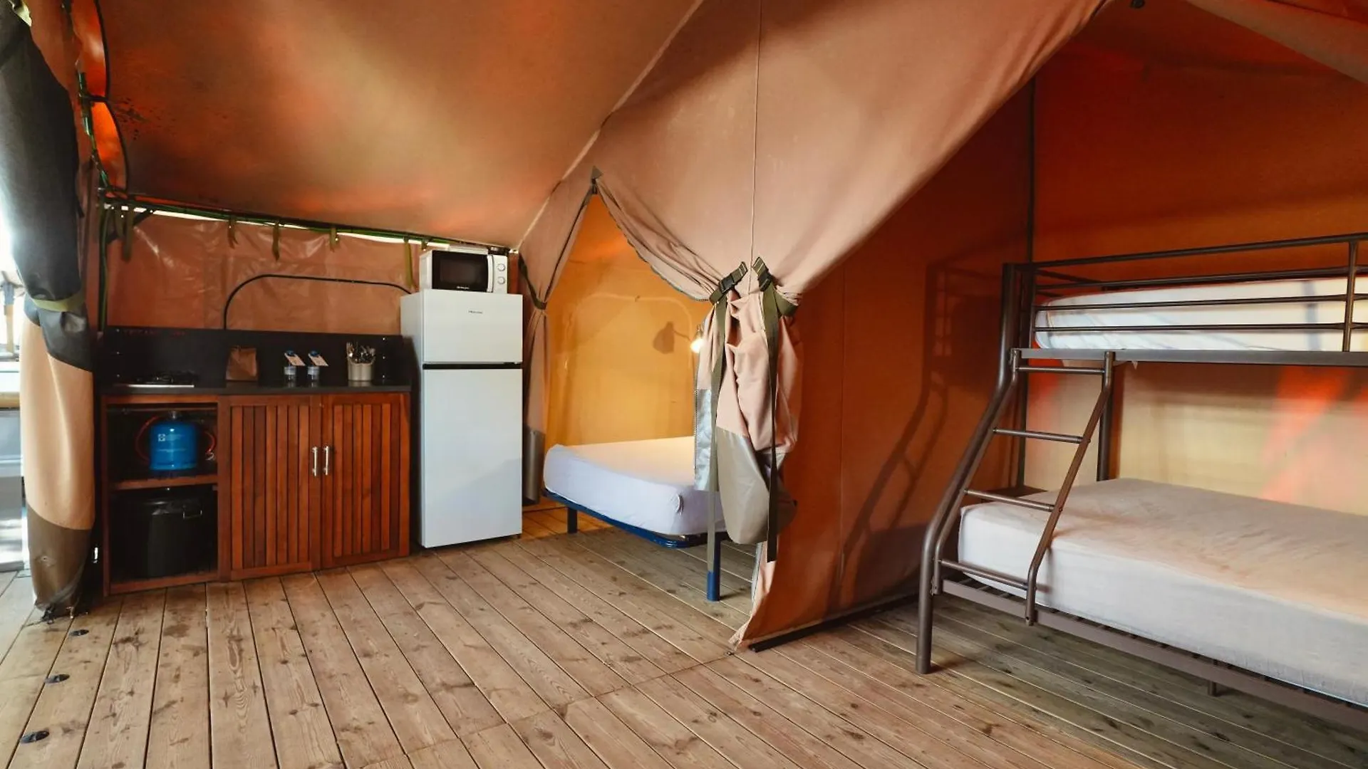 Kemp Camping 3 Estrellas Gavà